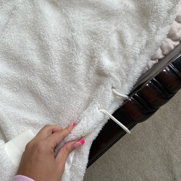 Fuzzy Oversized White Hoodie Size L - Picture 4 of 7